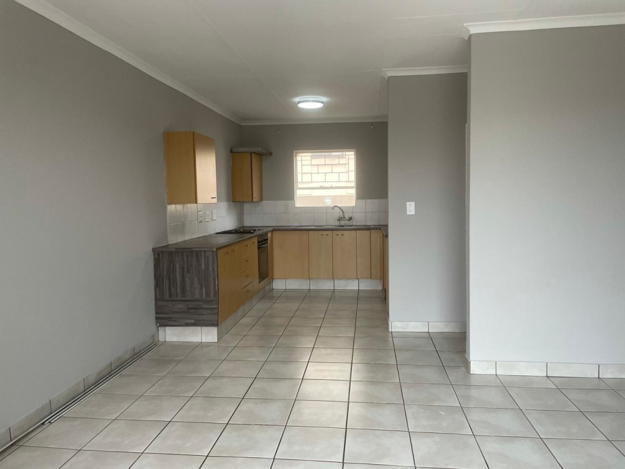 To Let 2 Bedroom Property for Rent in Little Falls Gauteng