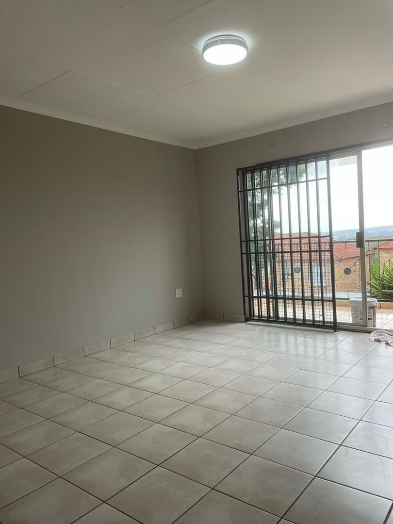 To Let 2 Bedroom Property for Rent in Little Falls Gauteng