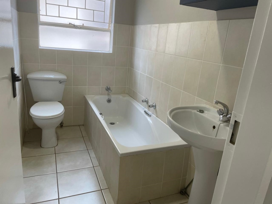 To Let 2 Bedroom Property for Rent in Little Falls Gauteng