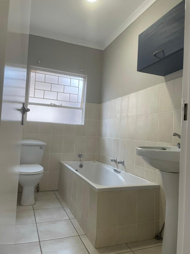 To Let 2 Bedroom Property for Rent in Little Falls Gauteng