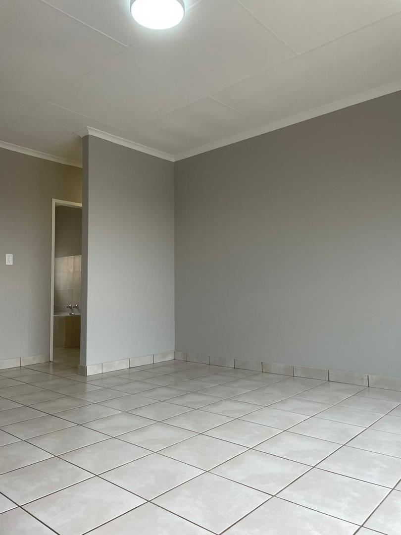 To Let 2 Bedroom Property for Rent in Little Falls Gauteng