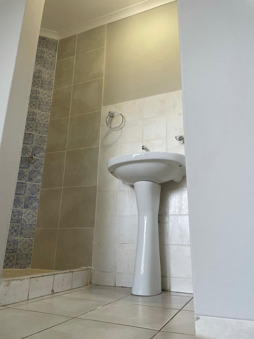 To Let 2 Bedroom Property for Rent in Little Falls Gauteng