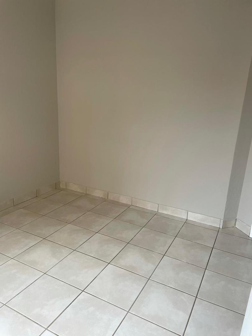 To Let 2 Bedroom Property for Rent in Little Falls Gauteng