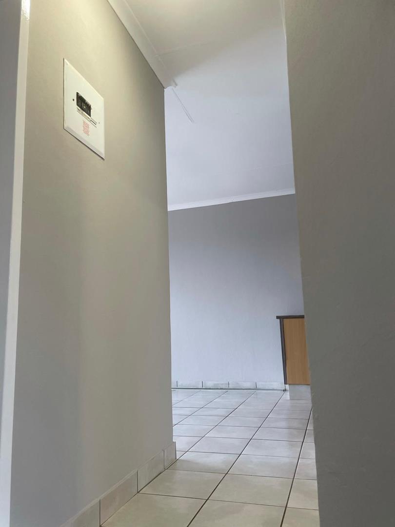 To Let 2 Bedroom Property for Rent in Little Falls Gauteng