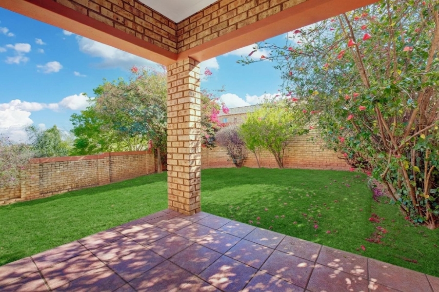 2 Bedroom Property for Sale in Wilgeheuwel Gauteng