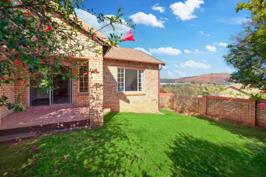 2 Bedroom Property for Sale in Wilgeheuwel Gauteng