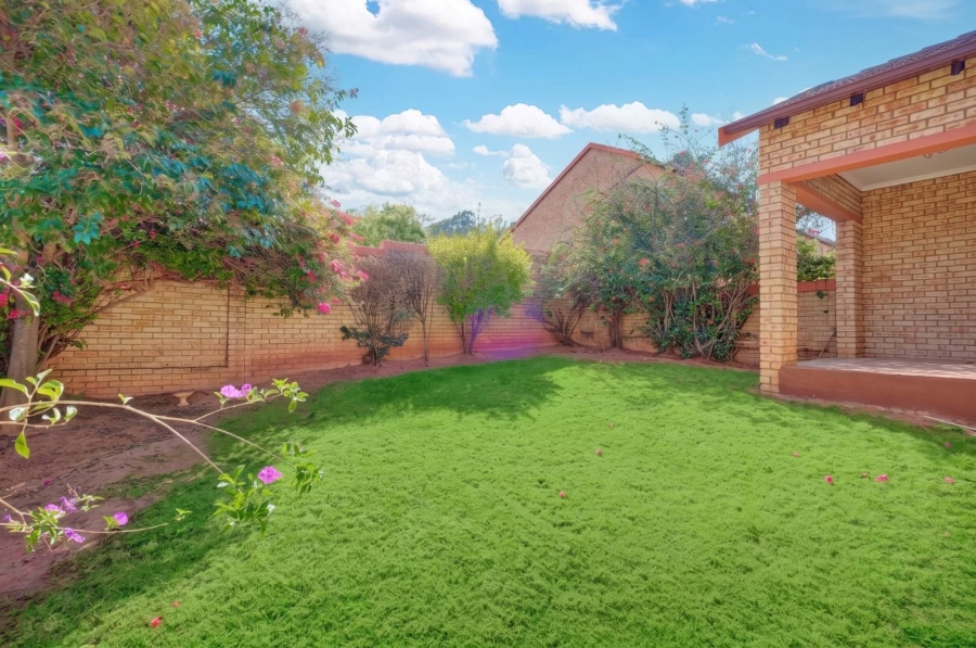 2 Bedroom Property for Sale in Wilgeheuwel Gauteng
