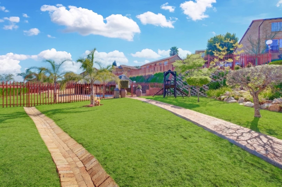 2 Bedroom Property for Sale in Wilgeheuwel Gauteng