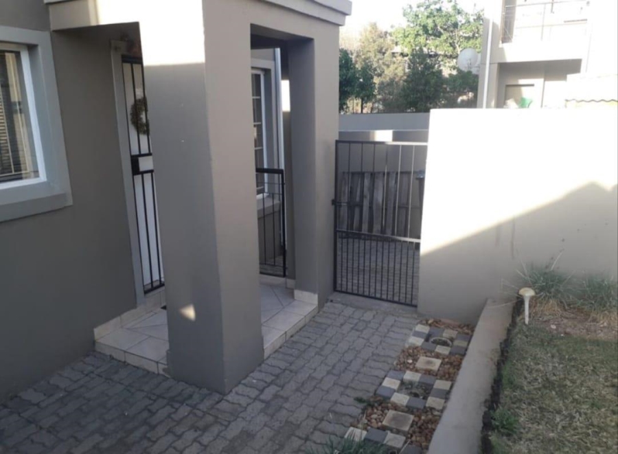 To Let 2 Bedroom Property for Rent in Vorna Valley Gauteng