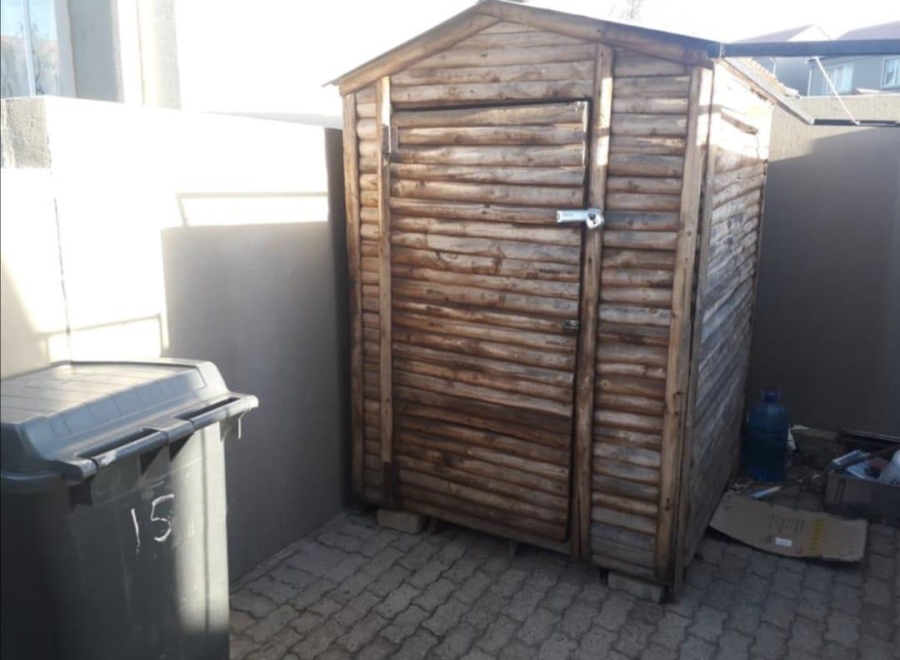 To Let 2 Bedroom Property for Rent in Vorna Valley Gauteng