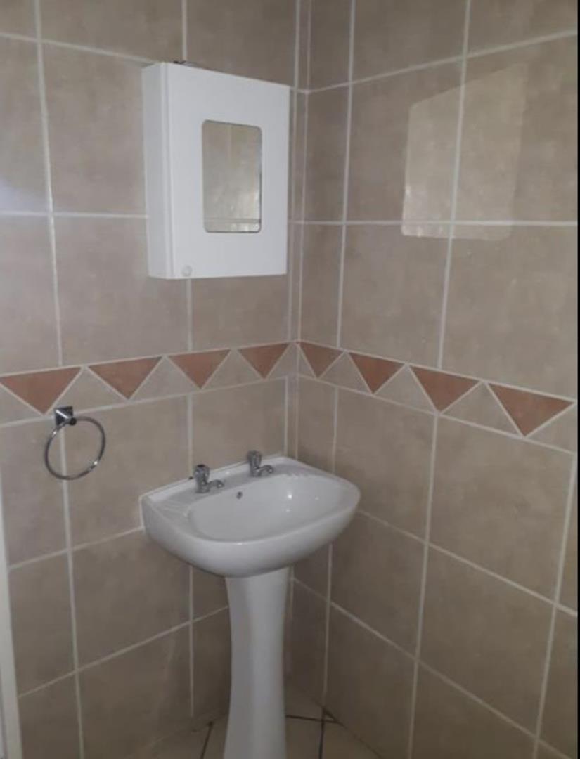 To Let 2 Bedroom Property for Rent in Vorna Valley Gauteng