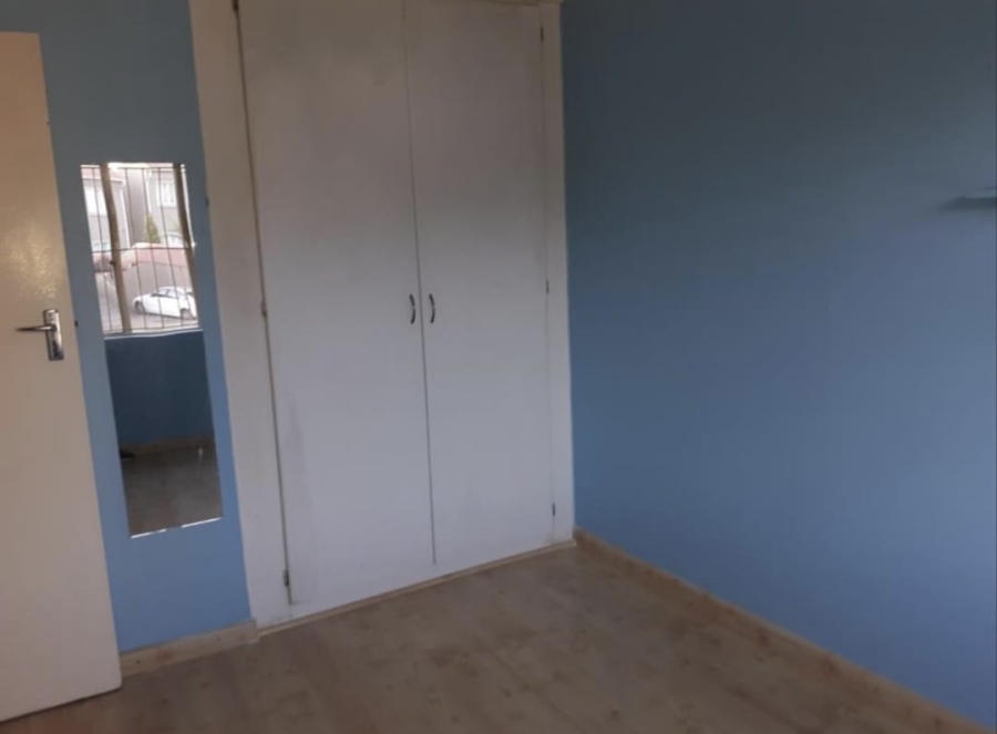 To Let 2 Bedroom Property for Rent in Vorna Valley Gauteng