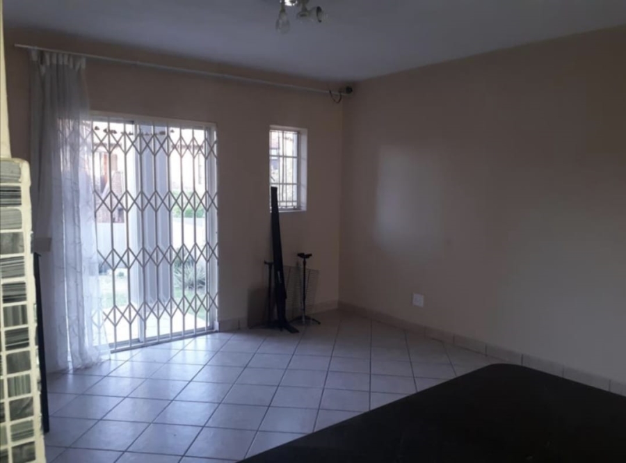 To Let 2 Bedroom Property for Rent in Vorna Valley Gauteng