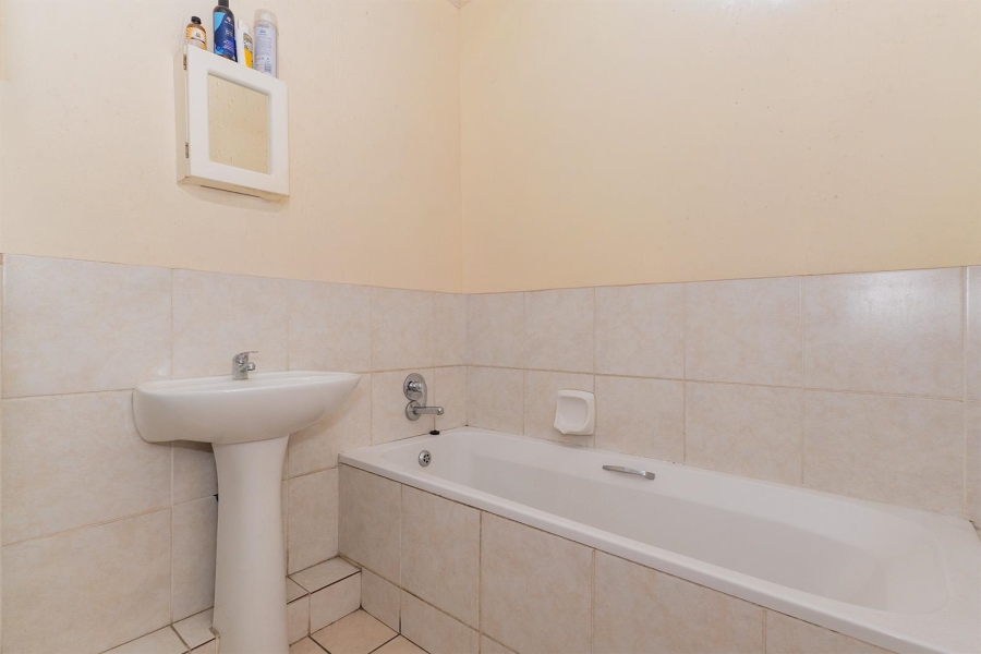 2 Bedroom Property for Sale in Comet Gauteng