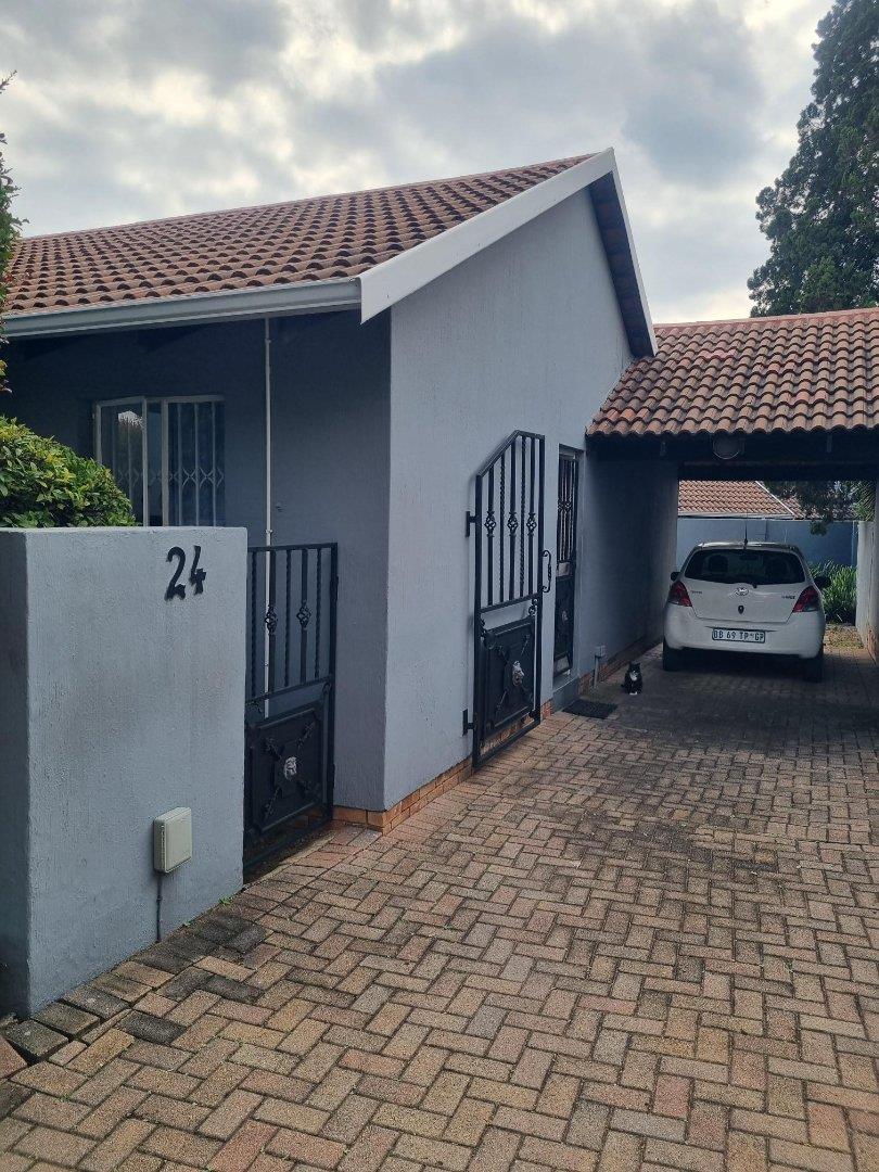 2 Bedroom Property for Sale in Sonneglans Gauteng
