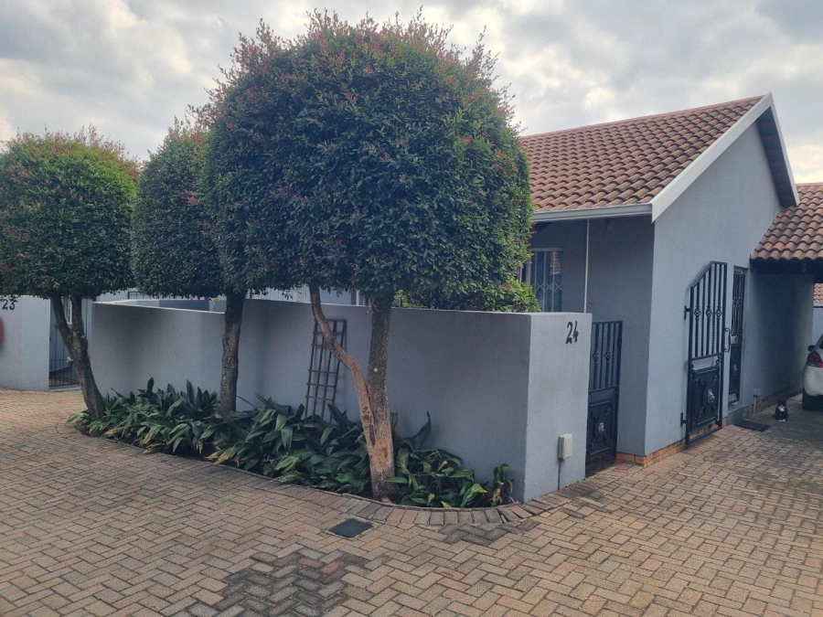 2 Bedroom Property for Sale in Sonneglans Gauteng