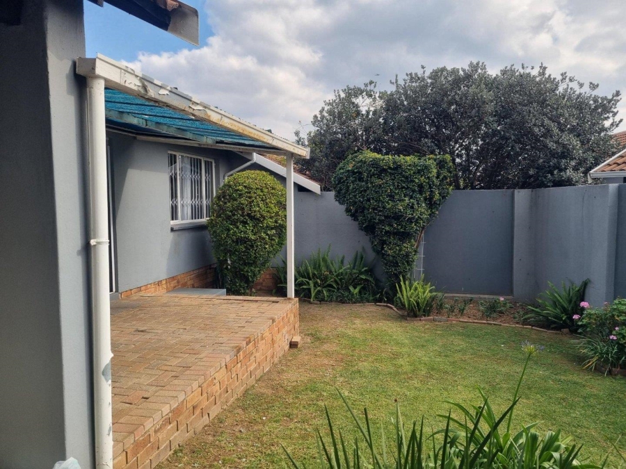 2 Bedroom Property for Sale in Sonneglans Gauteng