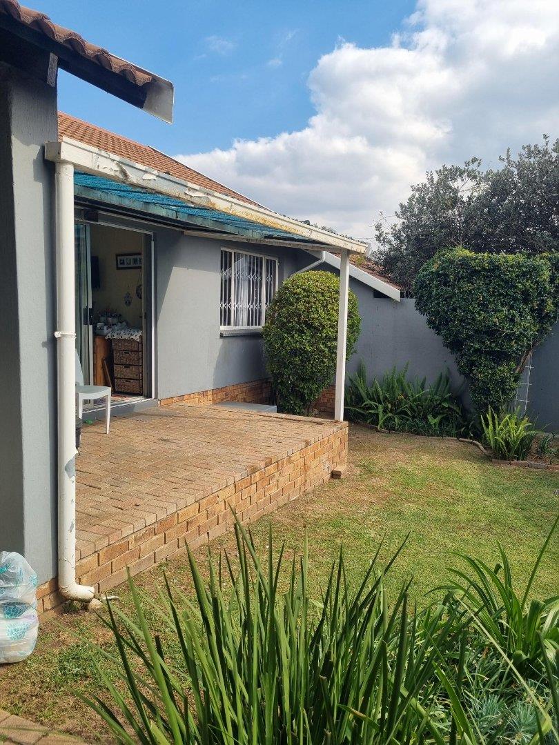 2 Bedroom Property for Sale in Sonneglans Gauteng