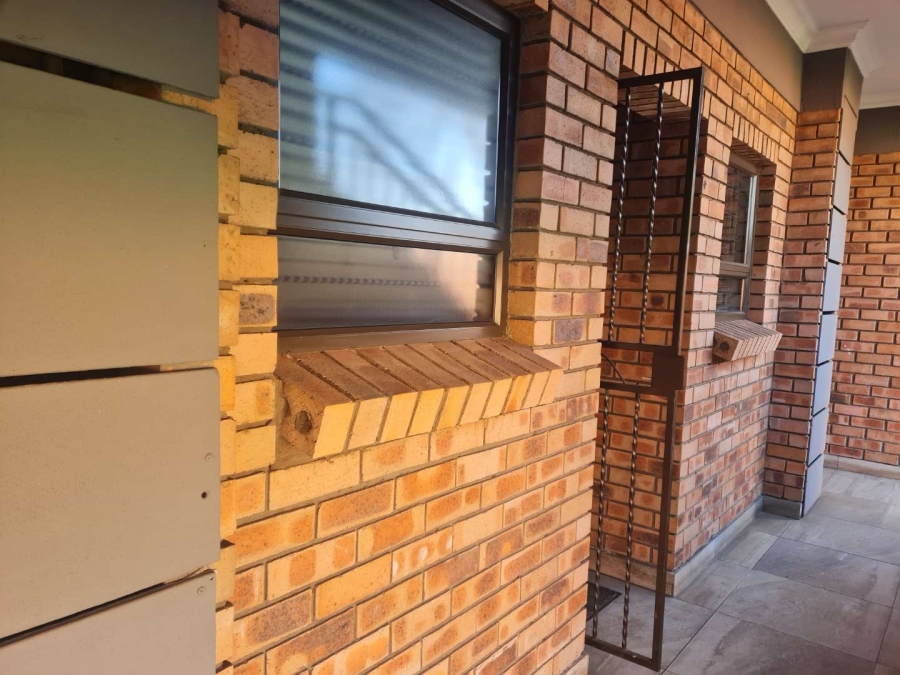 2 Bedroom Property for Sale in Ravenswood Gauteng