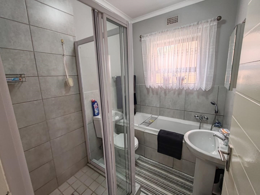 3 Bedroom Property for Sale in Goedeburg Gauteng