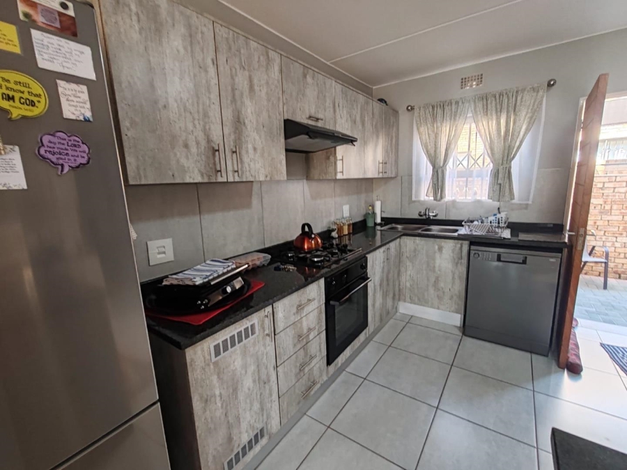 3 Bedroom Property for Sale in Goedeburg Gauteng