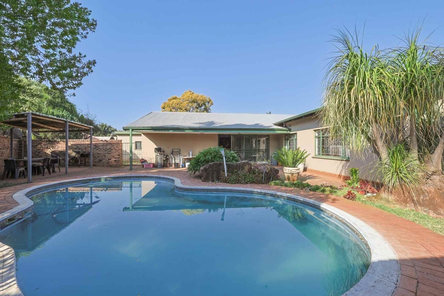3 Bedroom Property for Sale in Waverley Gauteng