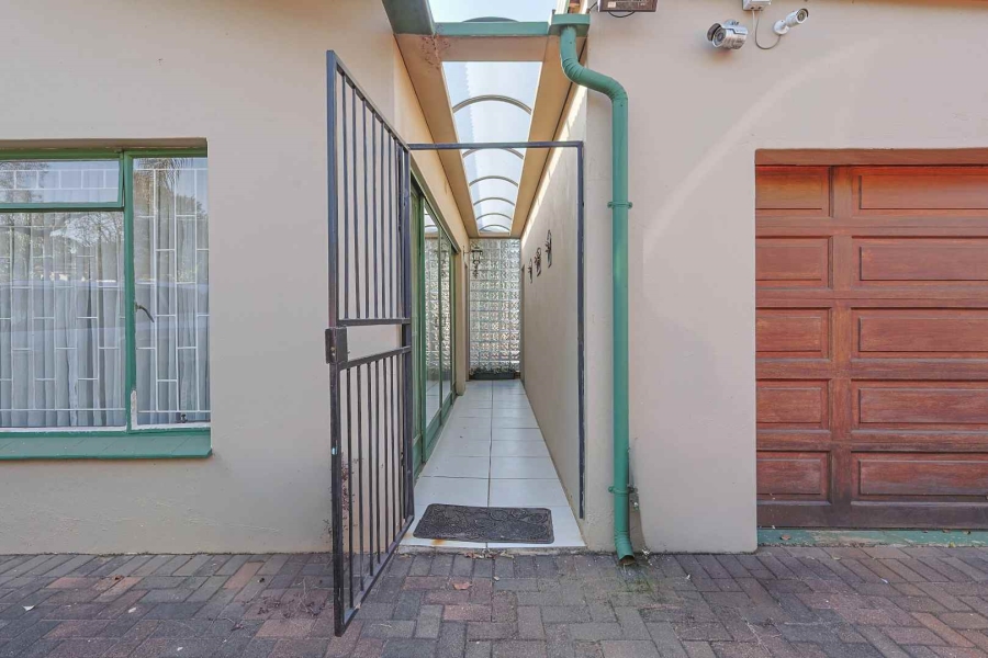 3 Bedroom Property for Sale in Waverley Gauteng