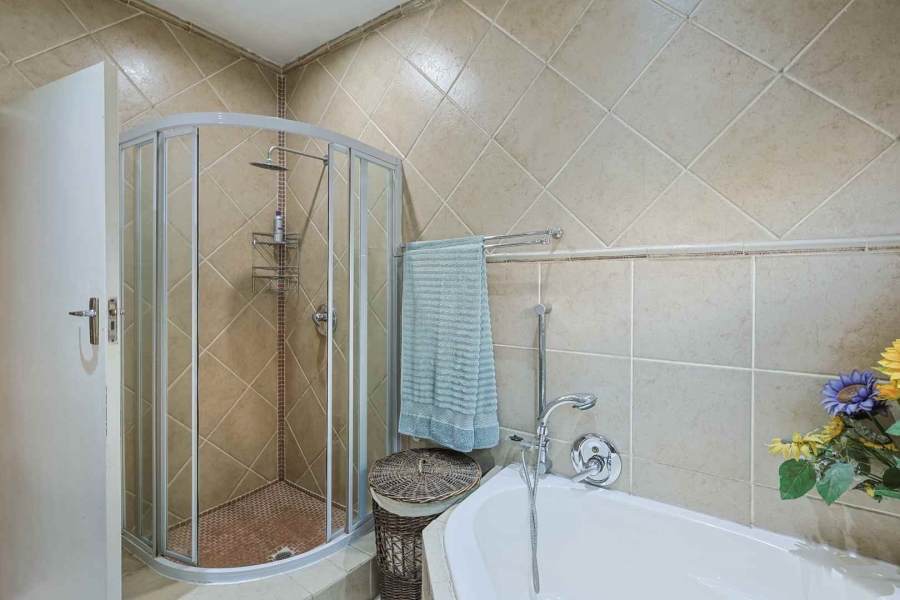 3 Bedroom Property for Sale in Waverley Gauteng