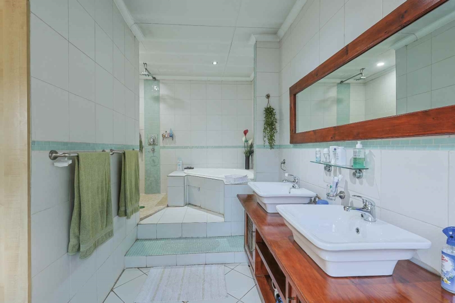 3 Bedroom Property for Sale in Waverley Gauteng
