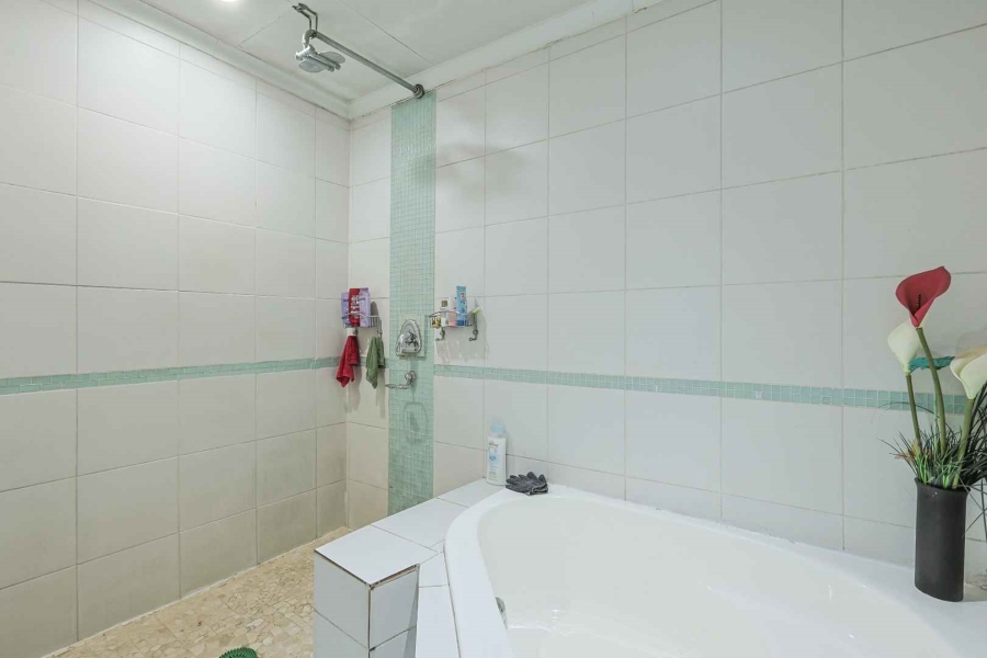 3 Bedroom Property for Sale in Waverley Gauteng