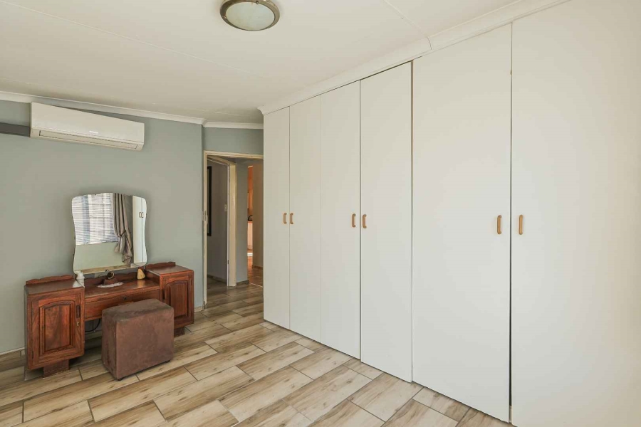 3 Bedroom Property for Sale in Waverley Gauteng