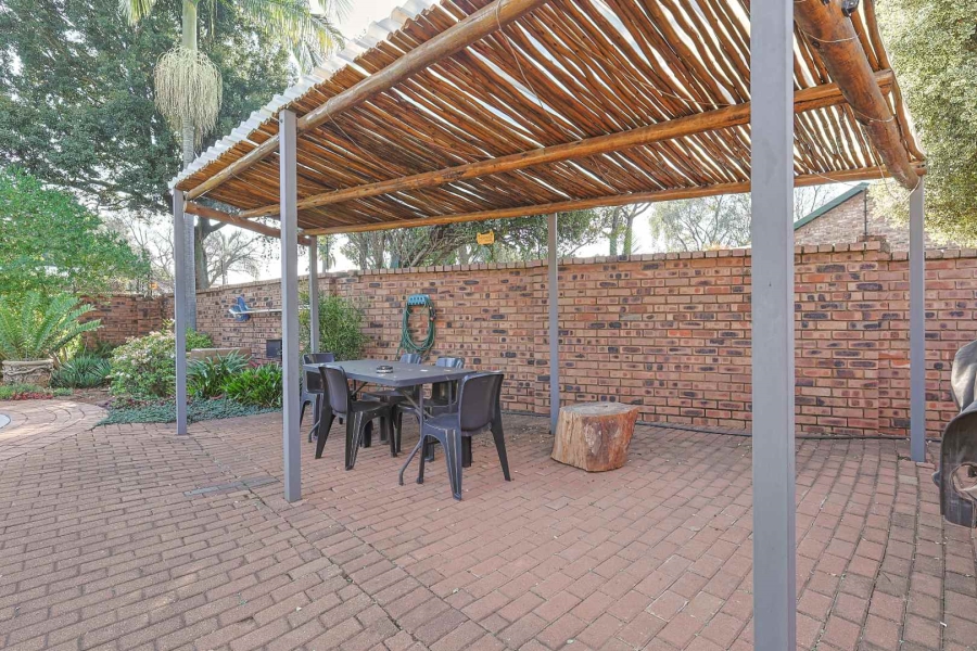 3 Bedroom Property for Sale in Waverley Gauteng