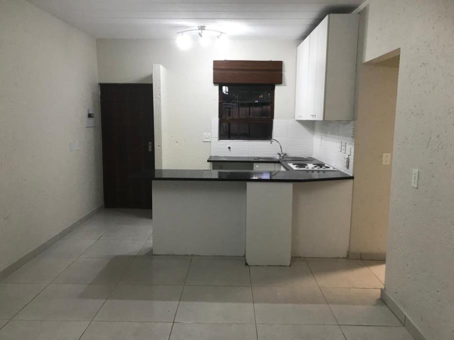 To Let 1 Bedroom Property for Rent in Magaliessig Gauteng
