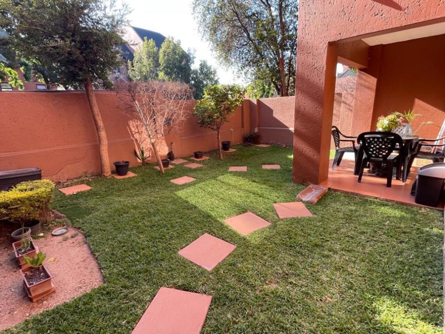 To Let 1 Bedroom Property for Rent in Magaliessig Gauteng