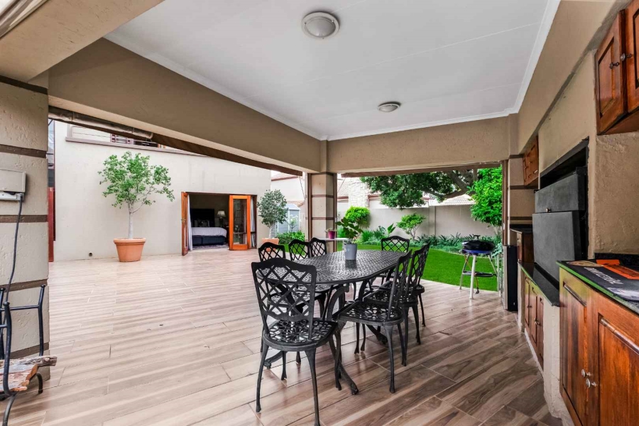 4 Bedroom Property for Sale in Lonehill Gauteng