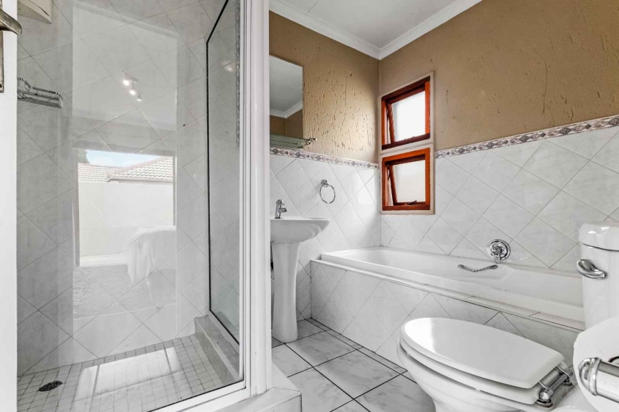 4 Bedroom Property for Sale in Lonehill Gauteng
