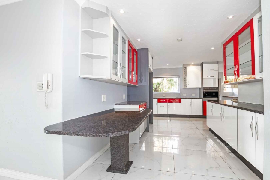 To Let 4 Bedroom Property for Rent in Dainfern Golf Estate Gauteng