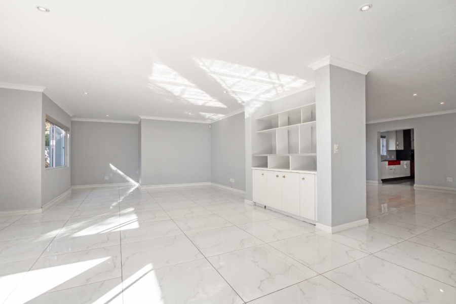 To Let 4 Bedroom Property for Rent in Dainfern Golf Estate Gauteng