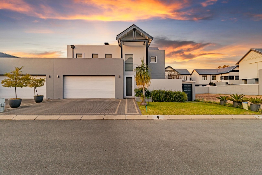 4 Bedroom Property for Sale in Broadacres Gauteng
