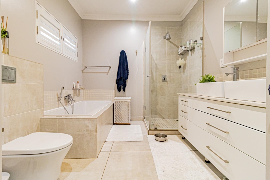 4 Bedroom Property for Sale in Broadacres Gauteng