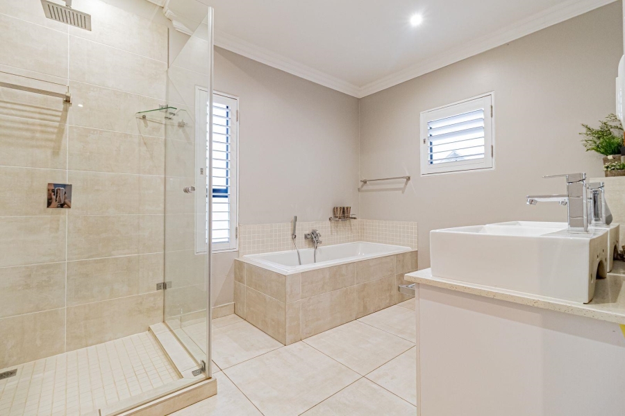 4 Bedroom Property for Sale in Broadacres Gauteng