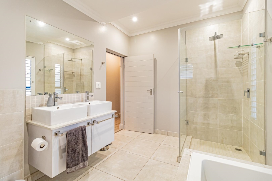4 Bedroom Property for Sale in Broadacres Gauteng
