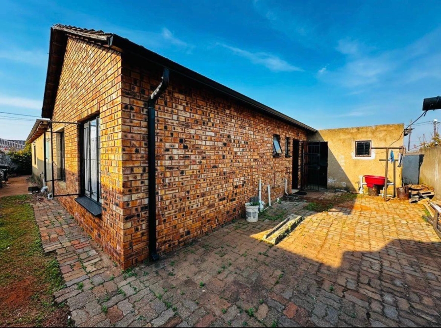 4 Bedroom Property for Sale in Protea Glen Gauteng