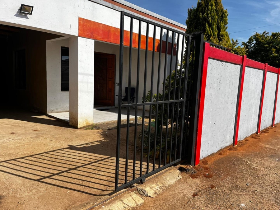 4 Bedroom Property for Sale in Protea Glen Gauteng