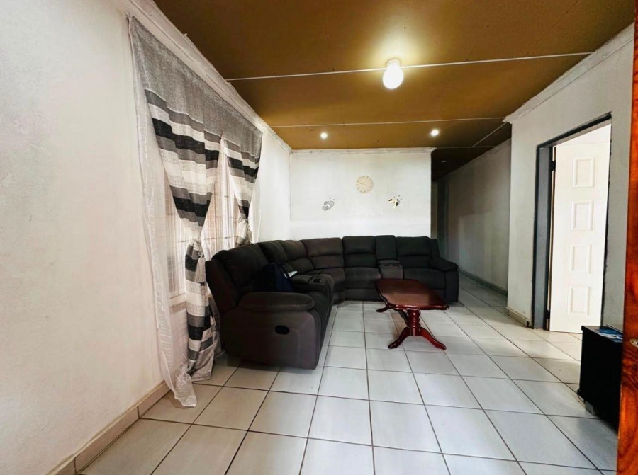 4 Bedroom Property for Sale in Protea Glen Gauteng