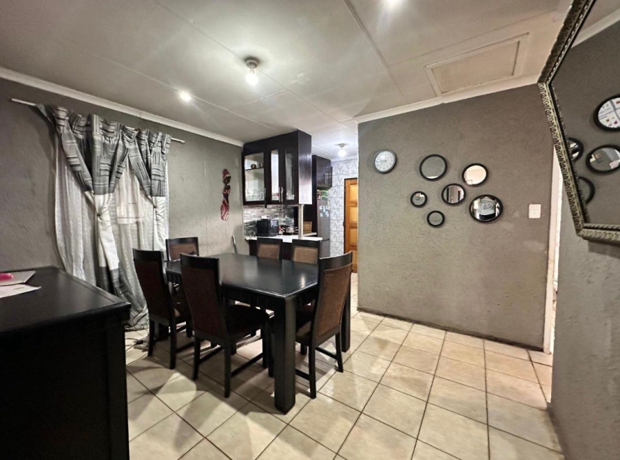 4 Bedroom Property for Sale in Protea Glen Gauteng