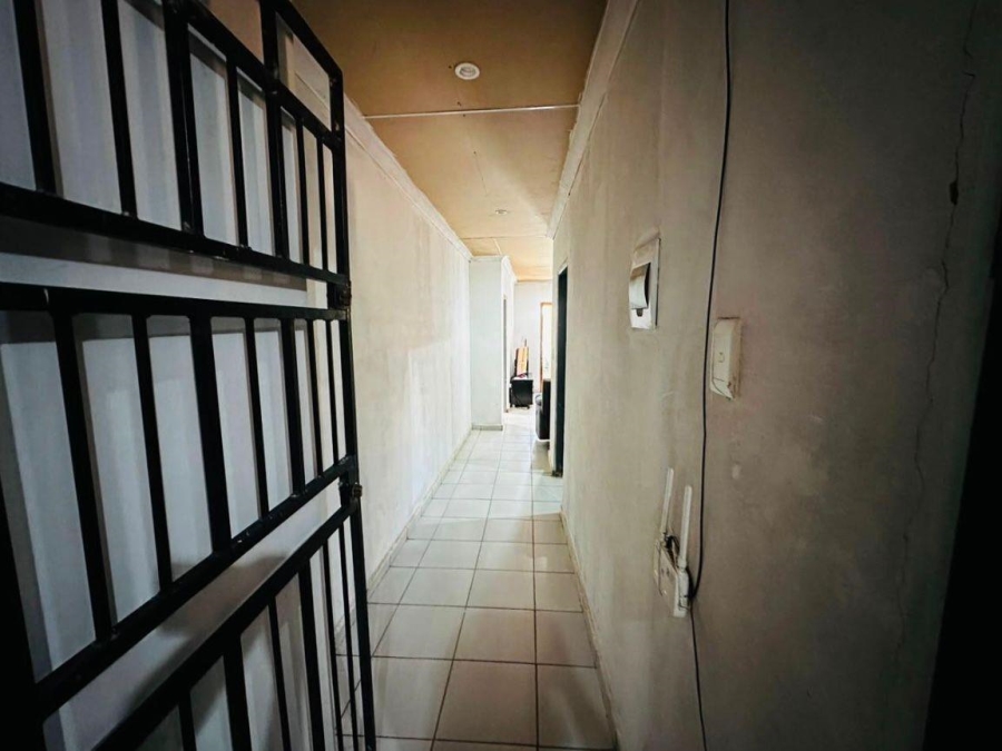 4 Bedroom Property for Sale in Protea Glen Gauteng