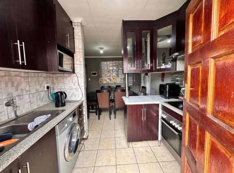 4 Bedroom Property for Sale in Protea Glen Gauteng