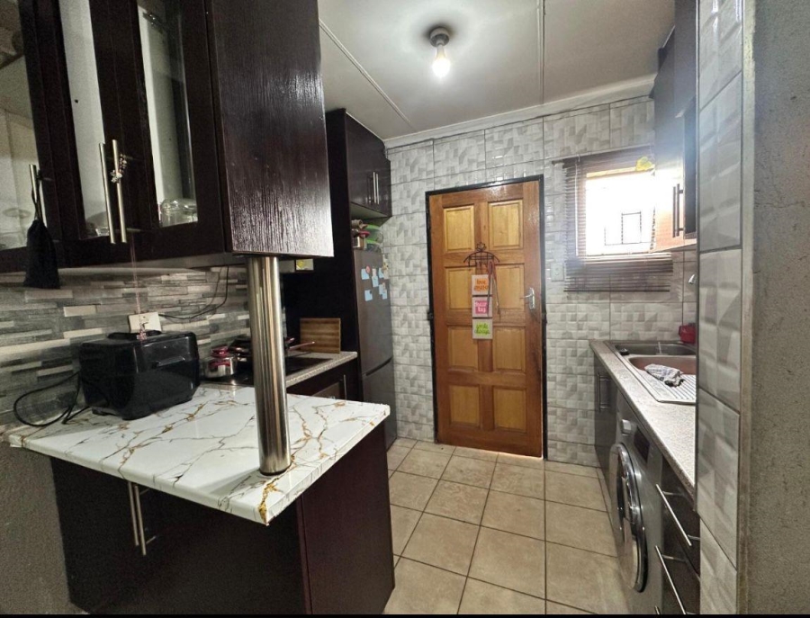 4 Bedroom Property for Sale in Protea Glen Gauteng