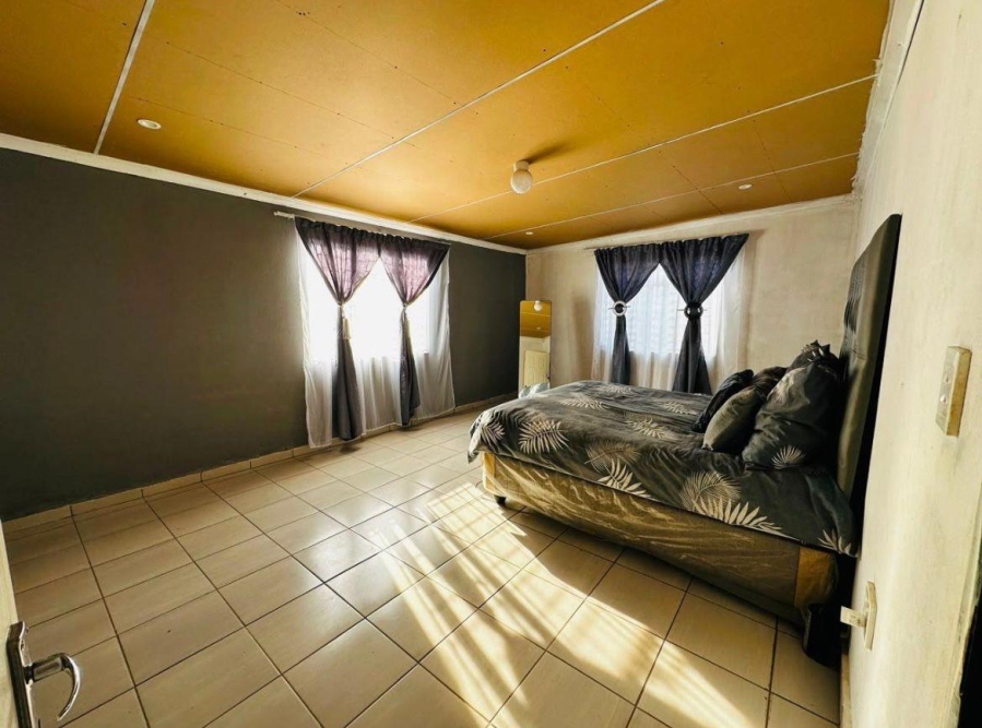 4 Bedroom Property for Sale in Protea Glen Gauteng